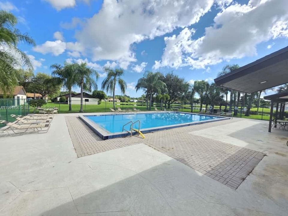 Active With Contract: $2,500 (3 beds, 2 baths, 1187 Square Feet)