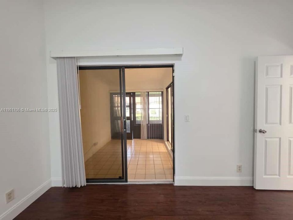 Active With Contract: $2,500 (3 beds, 2 baths, 1187 Square Feet)