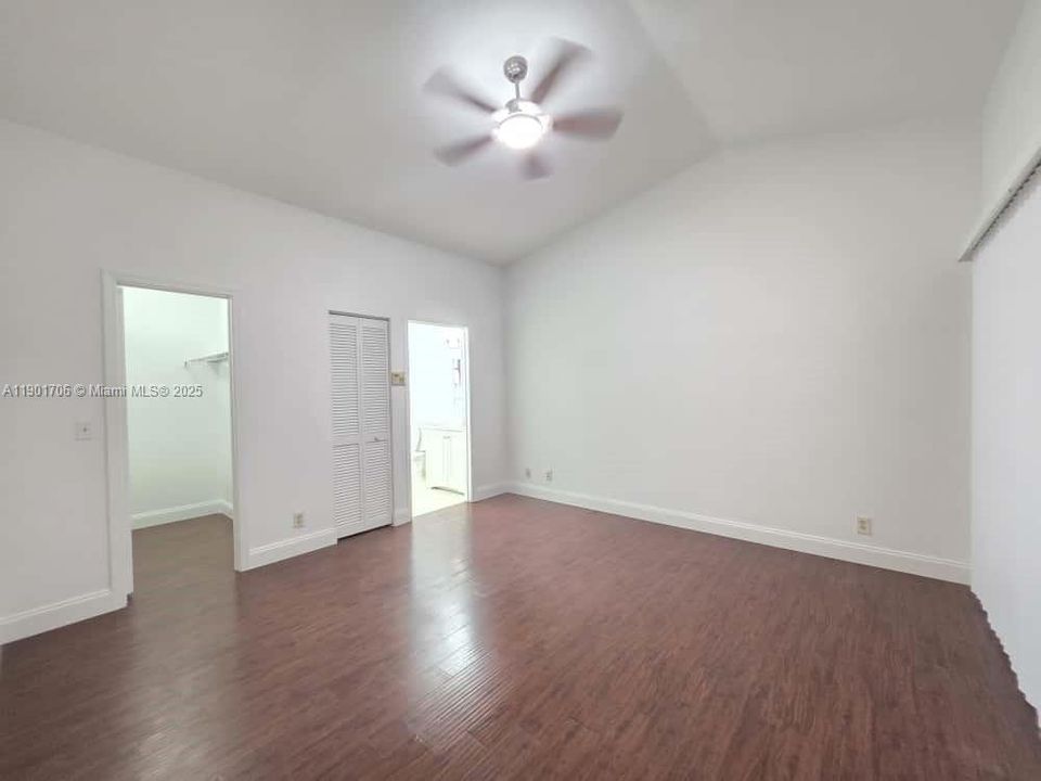 Active With Contract: $2,500 (3 beds, 2 baths, 1187 Square Feet)