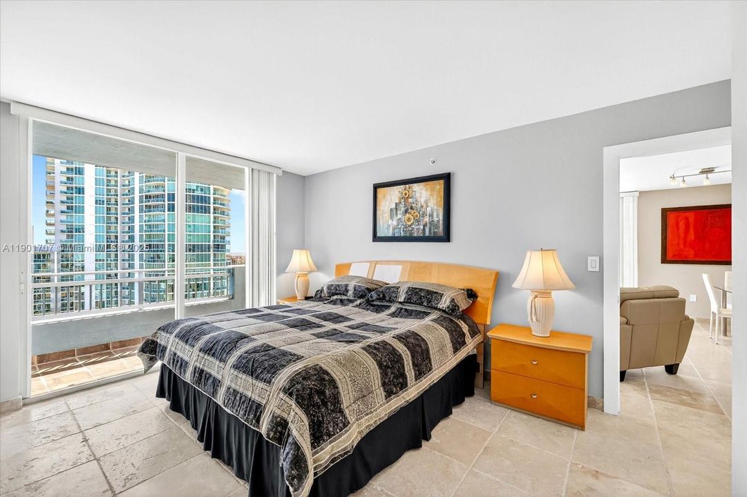 待售: $1,350,000 (2 贝兹, 2 浴室, 1130 平方英尺)