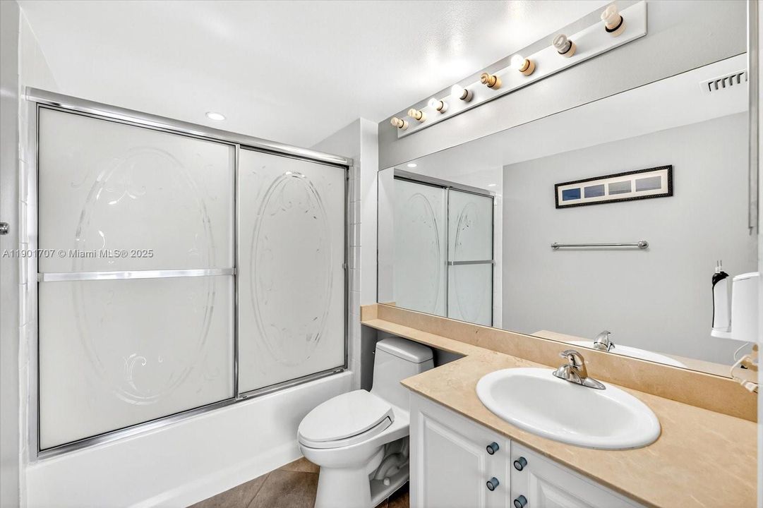 待售: $1,350,000 (2 贝兹, 2 浴室, 1130 平方英尺)