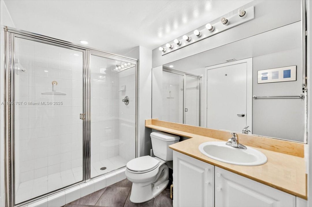 待售: $1,350,000 (2 贝兹, 2 浴室, 1130 平方英尺)