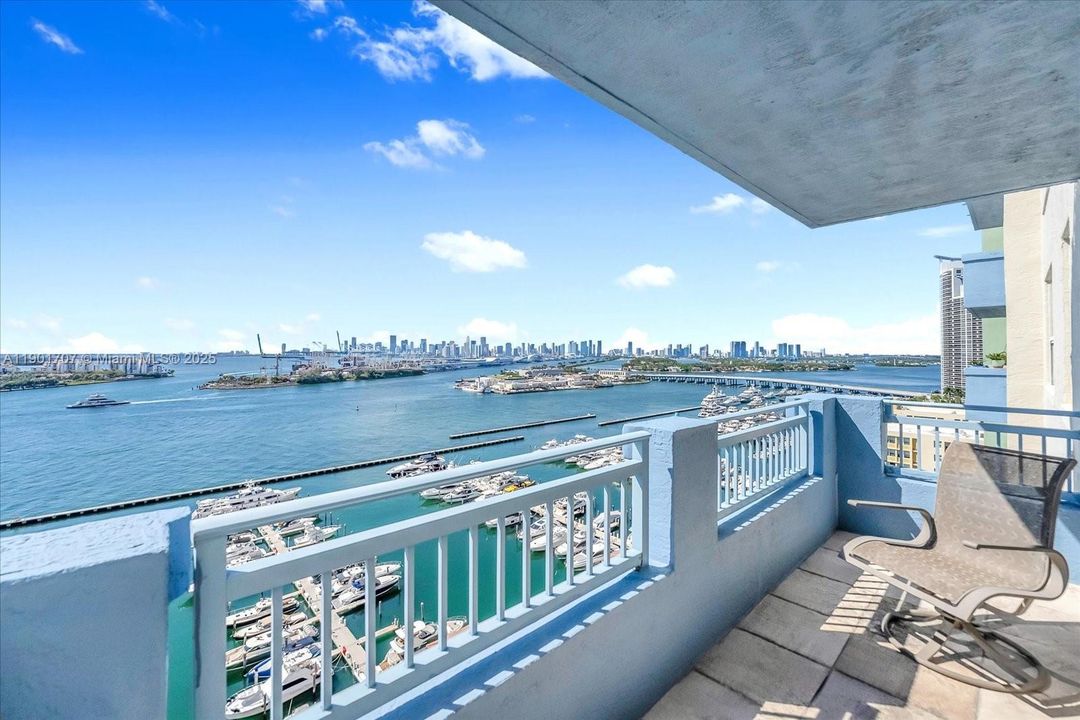 待售: $1,350,000 (2 贝兹, 2 浴室, 1130 平方英尺)