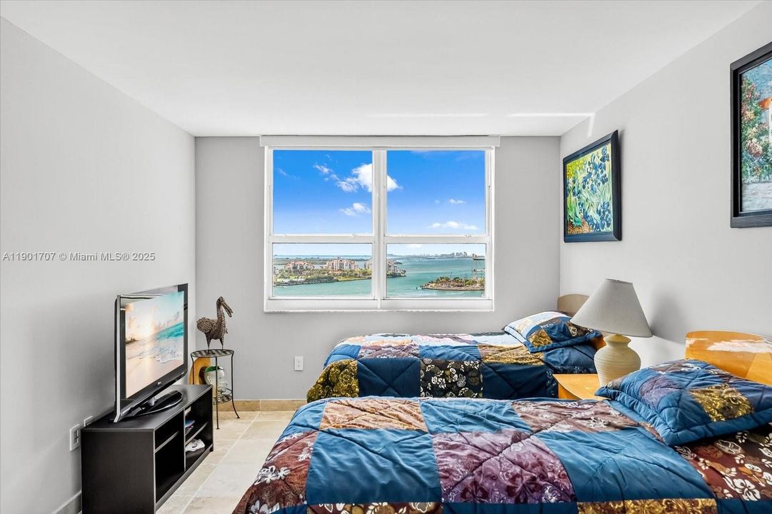 待售: $1,350,000 (2 贝兹, 2 浴室, 1130 平方英尺)