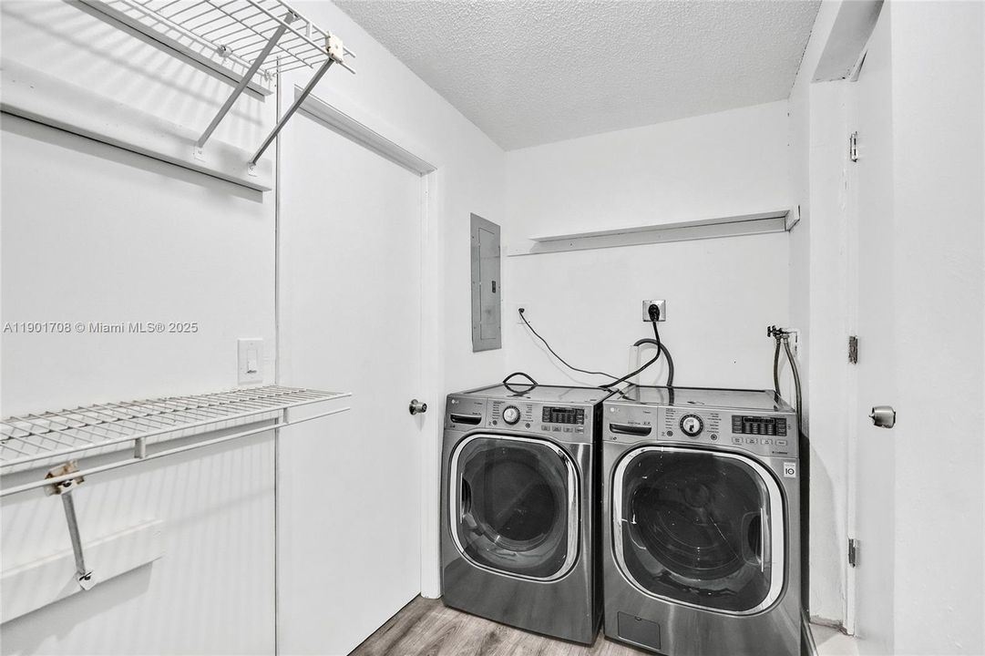 For Rent: $3,899 (3 beds, 2 baths, 1700 Square Feet)