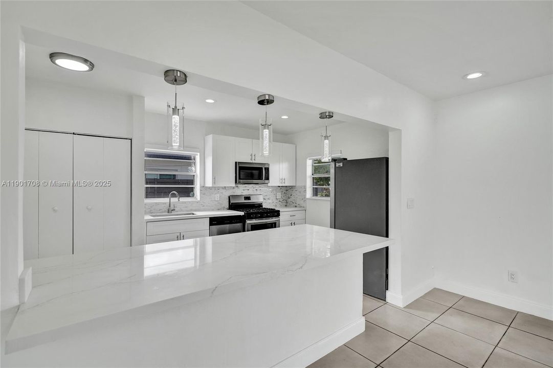 For Rent: $3,899 (3 beds, 2 baths, 1700 Square Feet)