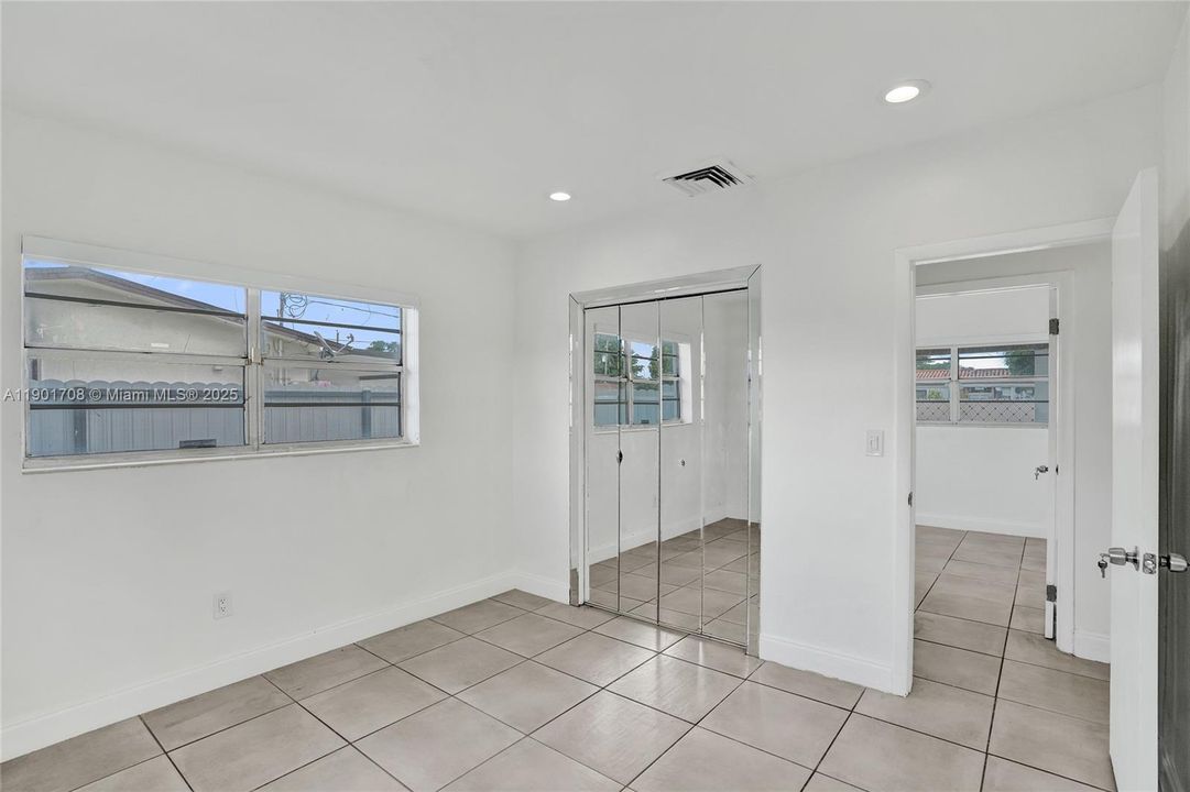 For Rent: $3,899 (3 beds, 2 baths, 1700 Square Feet)