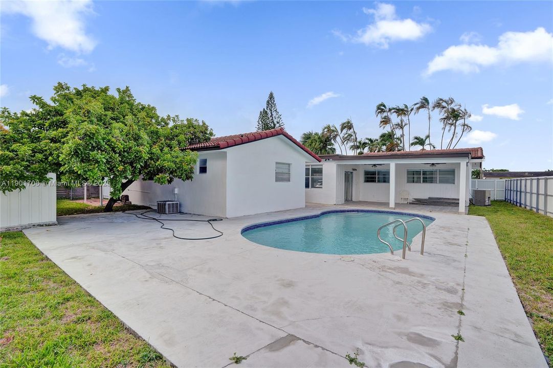 For Rent: $3,899 (3 beds, 2 baths, 1700 Square Feet)