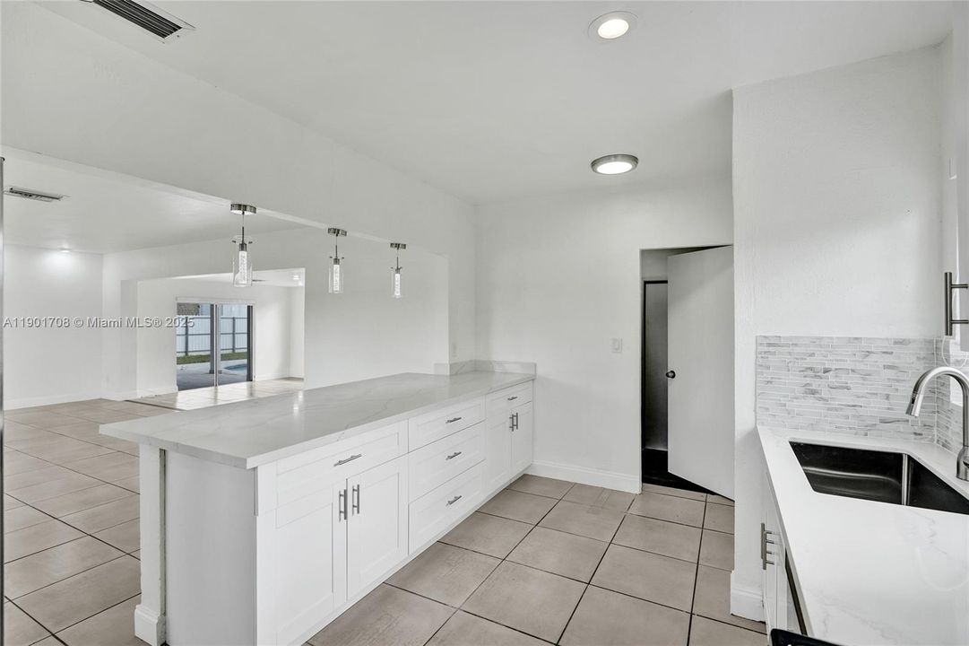 For Rent: $3,899 (3 beds, 2 baths, 1700 Square Feet)