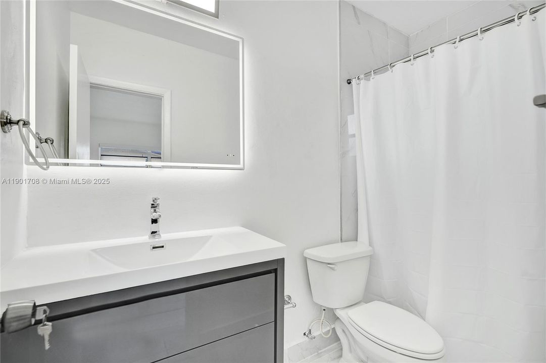 For Rent: $3,899 (3 beds, 2 baths, 1700 Square Feet)