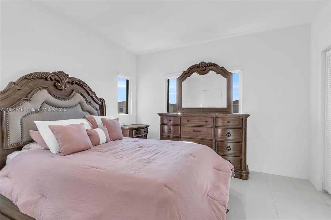 En Venta: $510,000 (5 camas, 4 baños, 1902 Pies cuadrados)