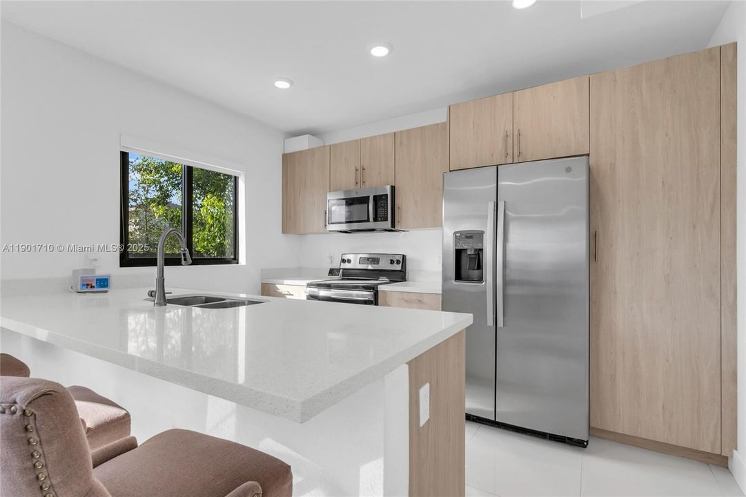 En Venta: $510,000 (5 camas, 4 baños, 1902 Pies cuadrados)