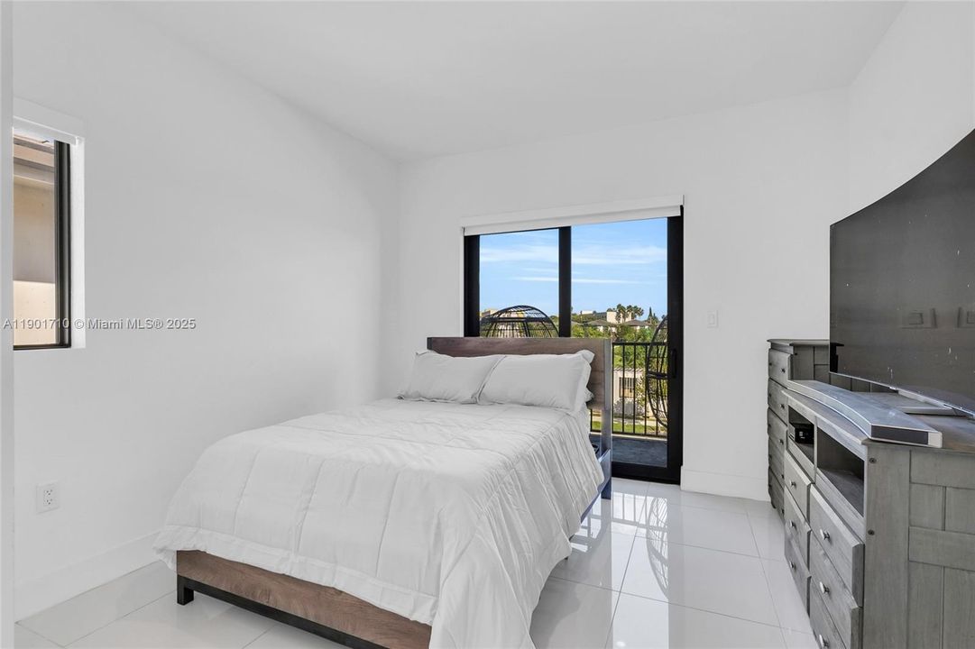 En Venta: $510,000 (5 camas, 4 baños, 1902 Pies cuadrados)