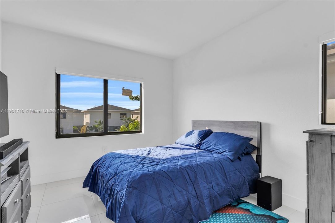 En Venta: $510,000 (5 camas, 4 baños, 1902 Pies cuadrados)