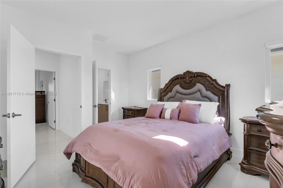 En Venta: $510,000 (5 camas, 4 baños, 1902 Pies cuadrados)