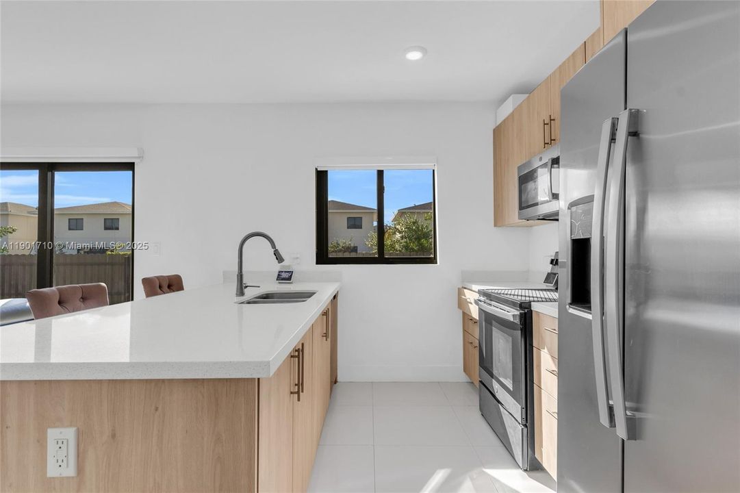 En Venta: $510,000 (5 camas, 4 baños, 1902 Pies cuadrados)