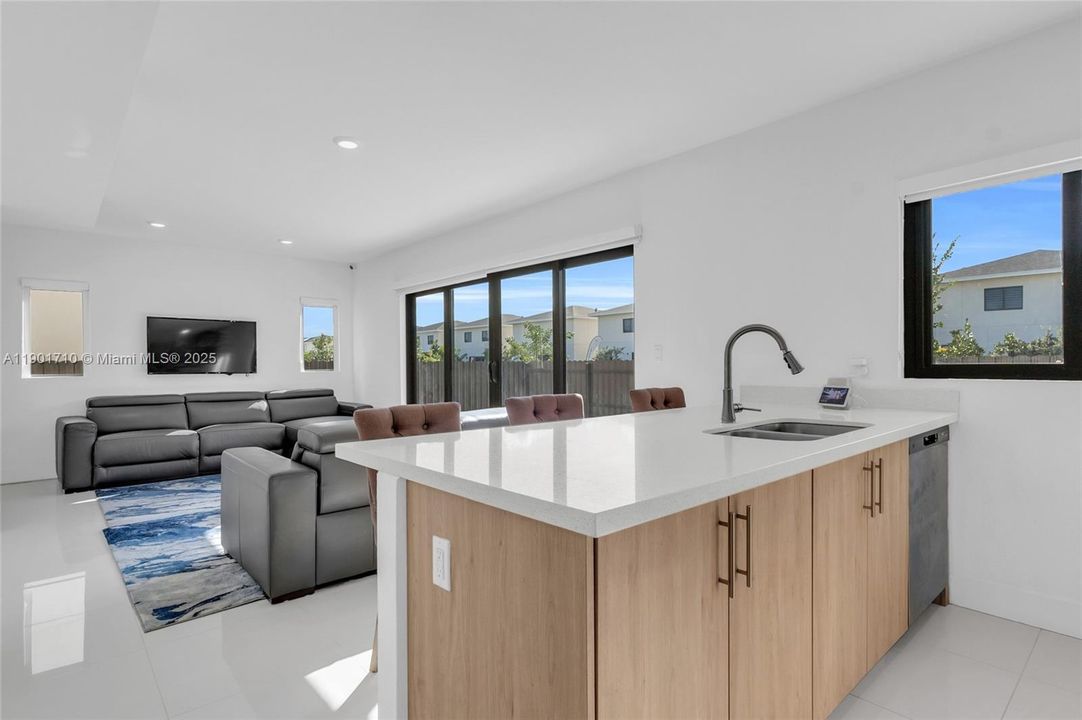 En Venta: $510,000 (5 camas, 4 baños, 1902 Pies cuadrados)