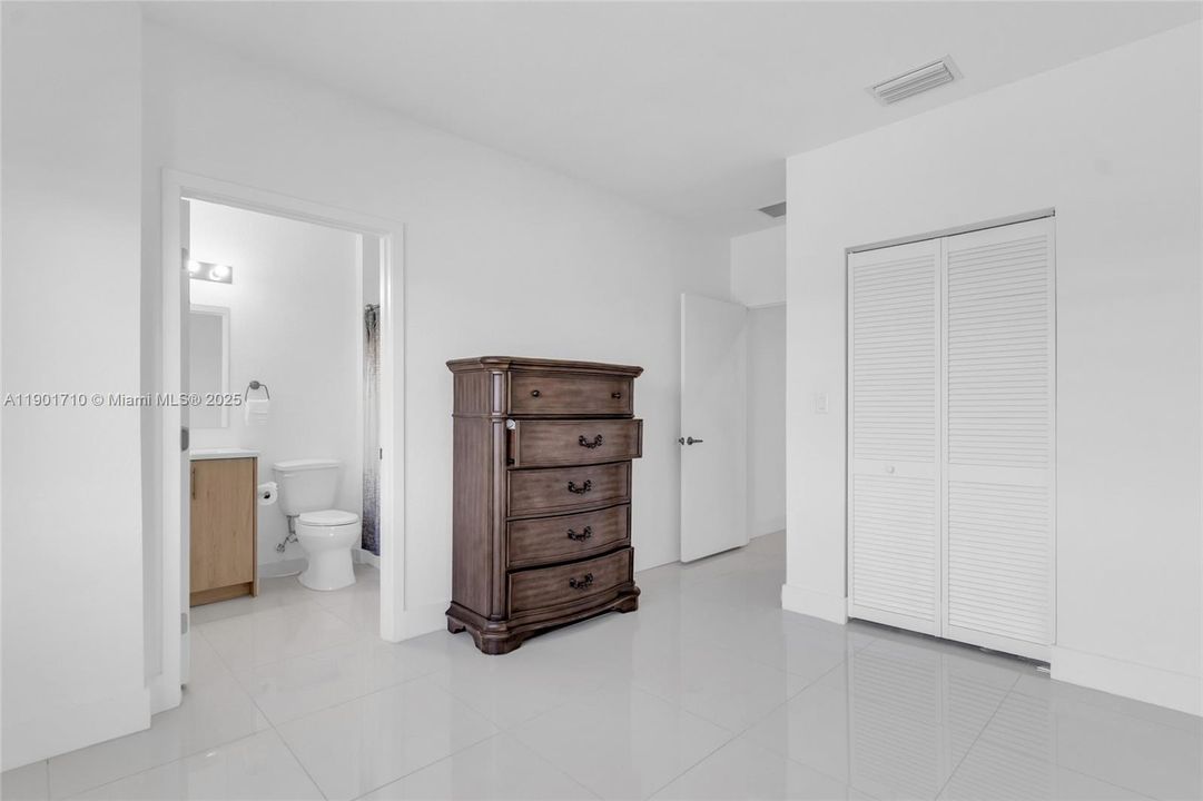 En Venta: $510,000 (5 camas, 4 baños, 1902 Pies cuadrados)