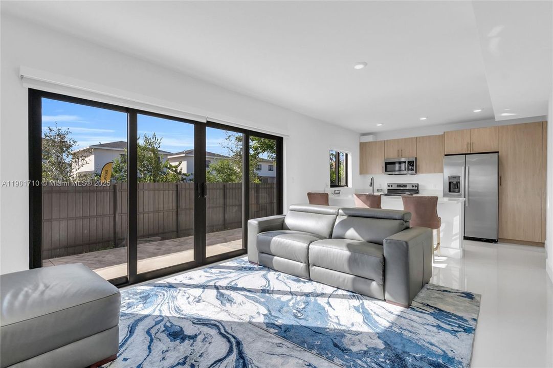 En Venta: $510,000 (5 camas, 4 baños, 1902 Pies cuadrados)