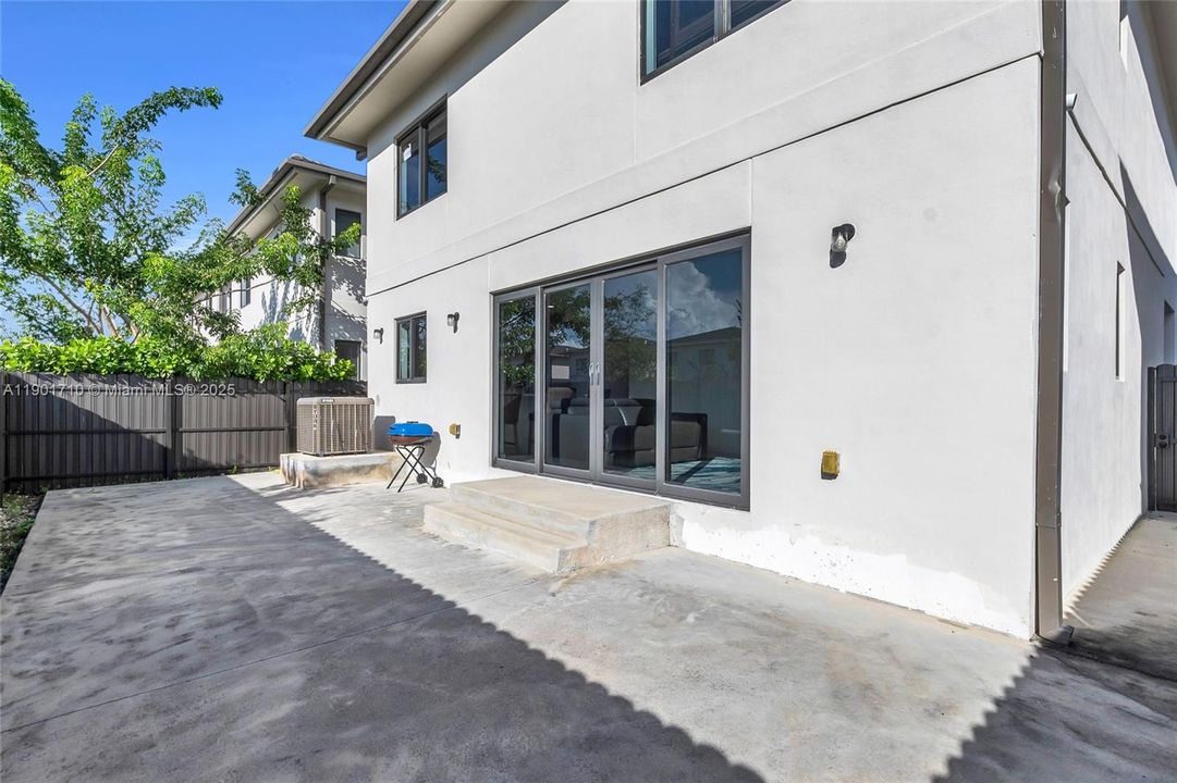 En Venta: $510,000 (5 camas, 4 baños, 1902 Pies cuadrados)