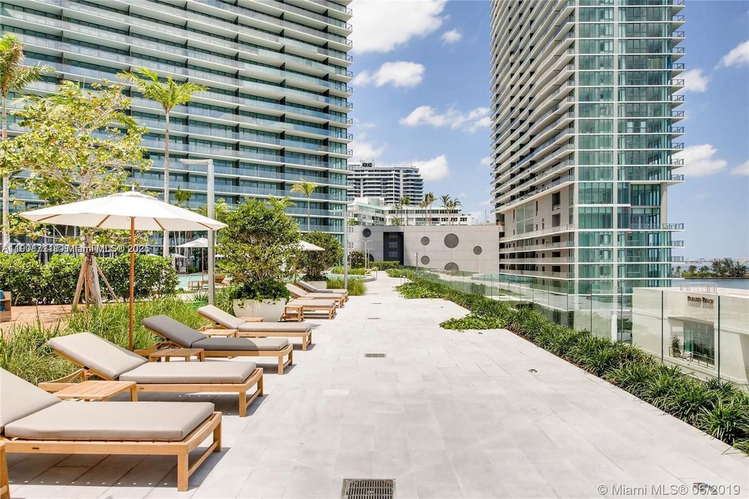 Recently Rented: $6,200 (2 beds, 3 baths, 1151 Square Feet)