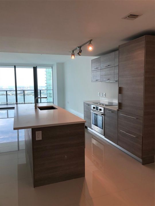 Recently Rented: $6,200 (2 beds, 3 baths, 1151 Square Feet)