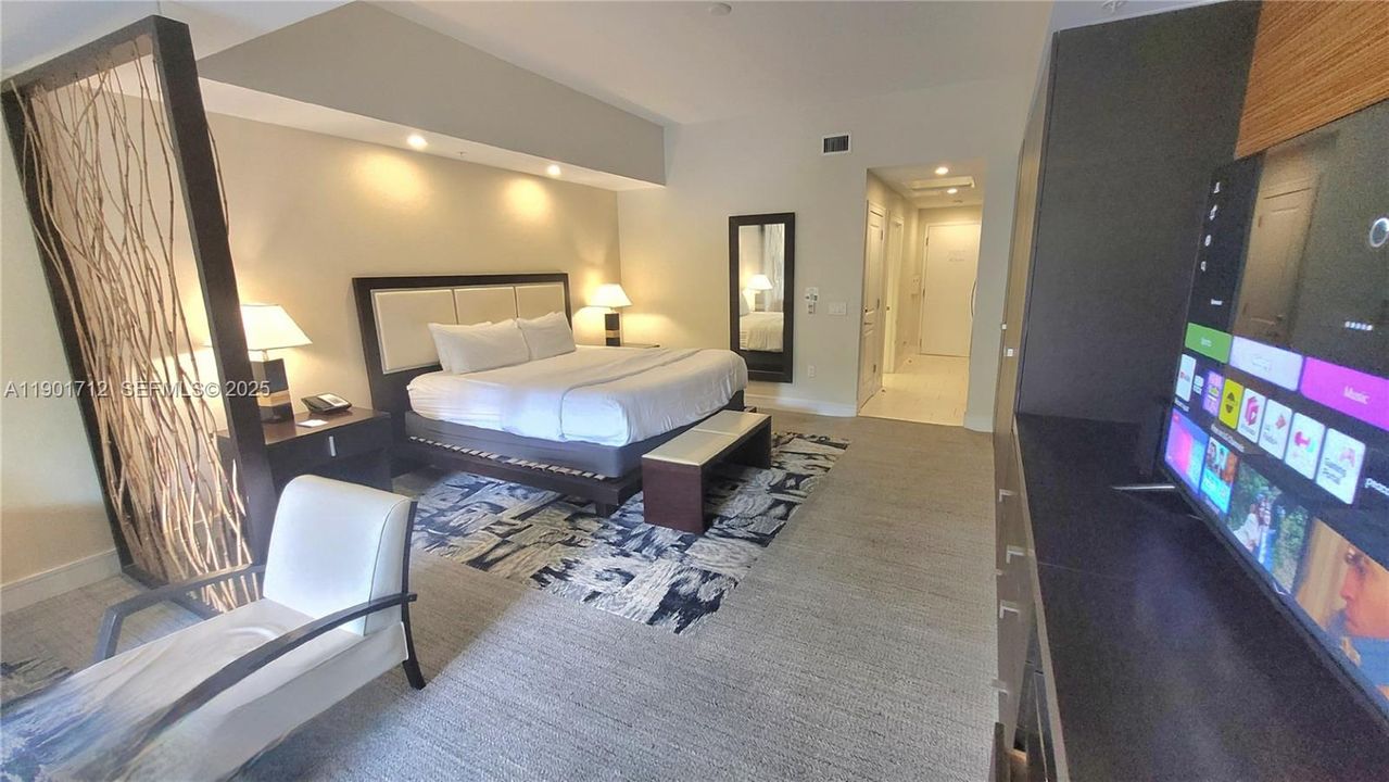 For Sale: $135,000 (1 beds, 1 baths, 705 Square Feet)