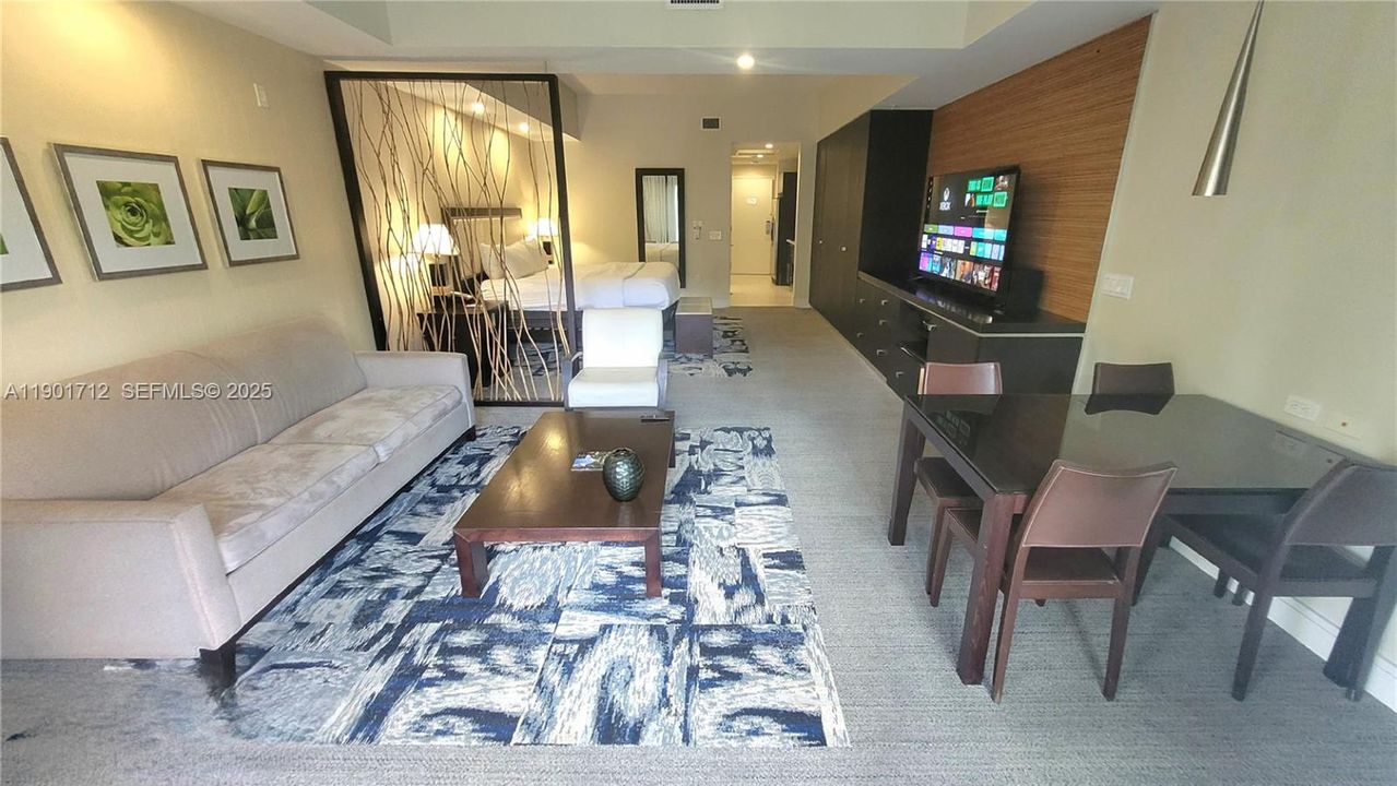 For Sale: $135,000 (1 beds, 1 baths, 705 Square Feet)