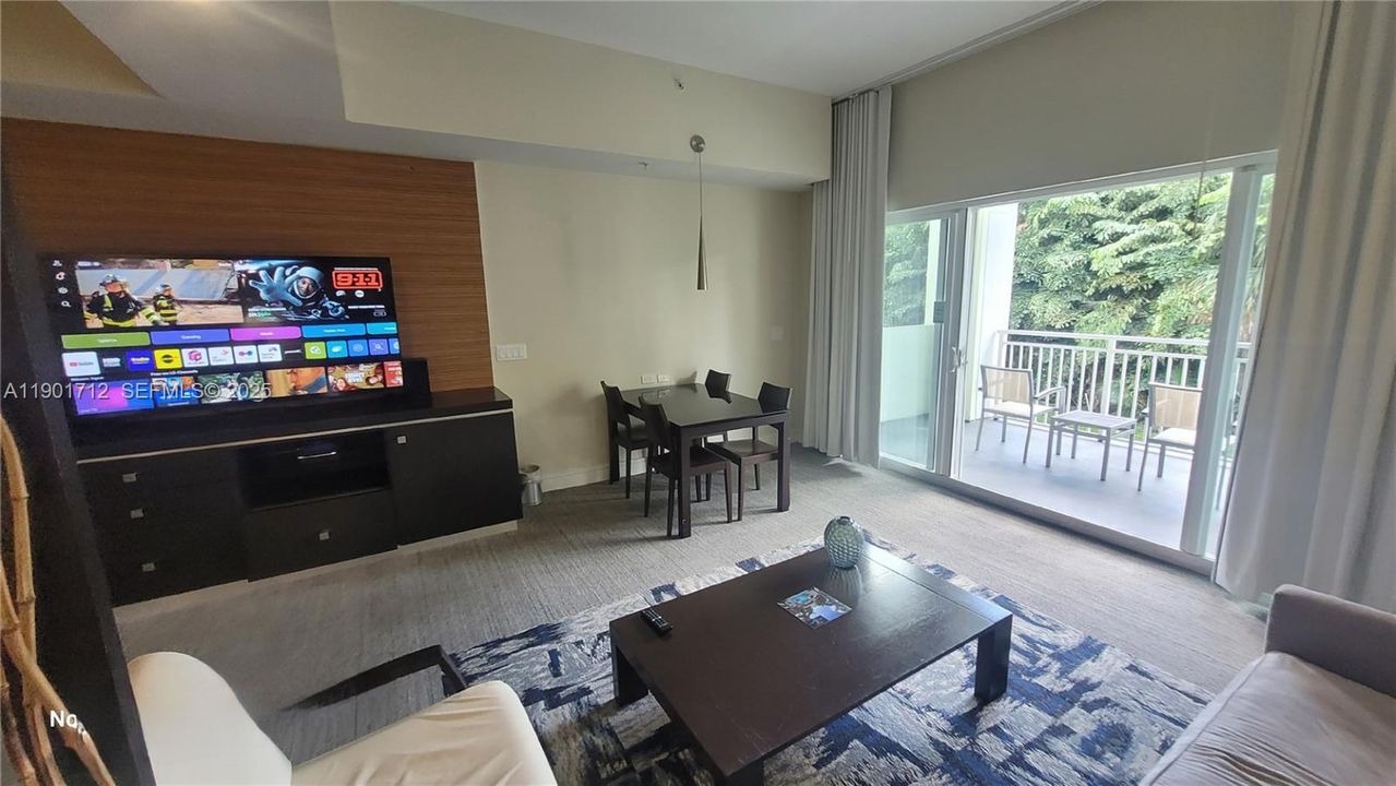 For Sale: $135,000 (1 beds, 1 baths, 705 Square Feet)