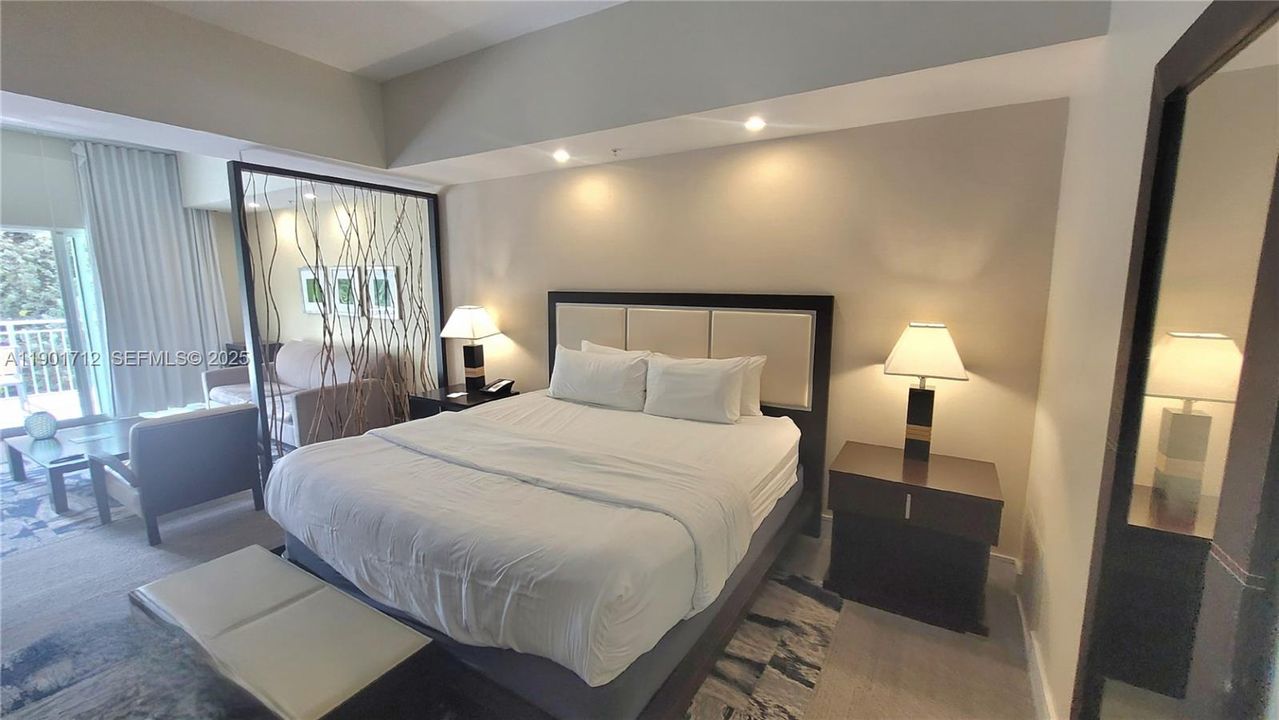 For Sale: $135,000 (1 beds, 1 baths, 705 Square Feet)