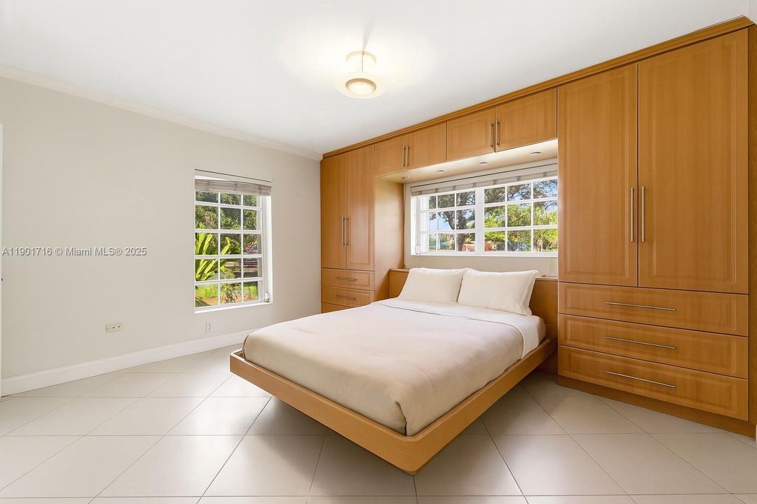 For Rent: $3,500 (2 beds, 2 baths, 3129 Square Feet)