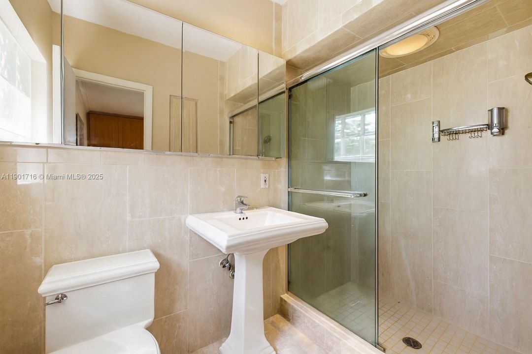 For Rent: $3,500 (2 beds, 2 baths, 3129 Square Feet)