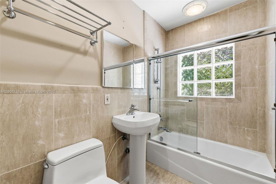 For Rent: $3,500 (2 beds, 2 baths, 3129 Square Feet)