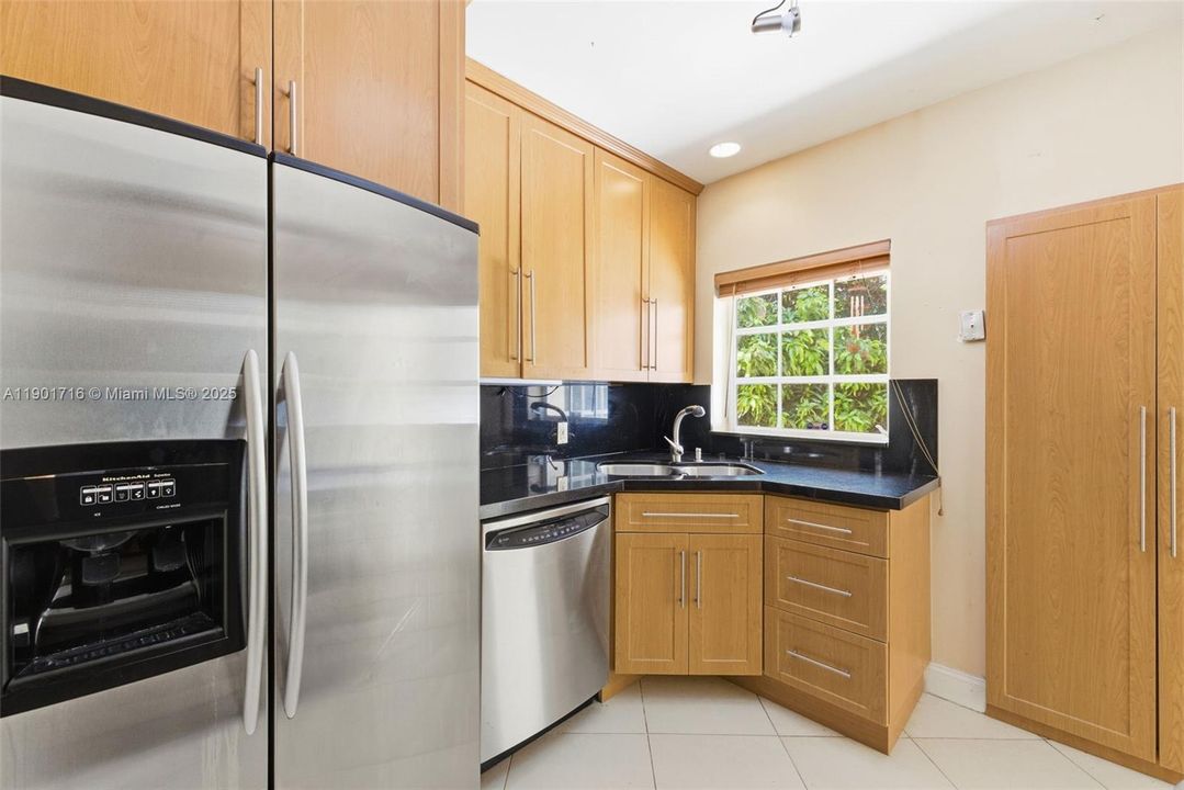 For Rent: $3,500 (2 beds, 2 baths, 3129 Square Feet)