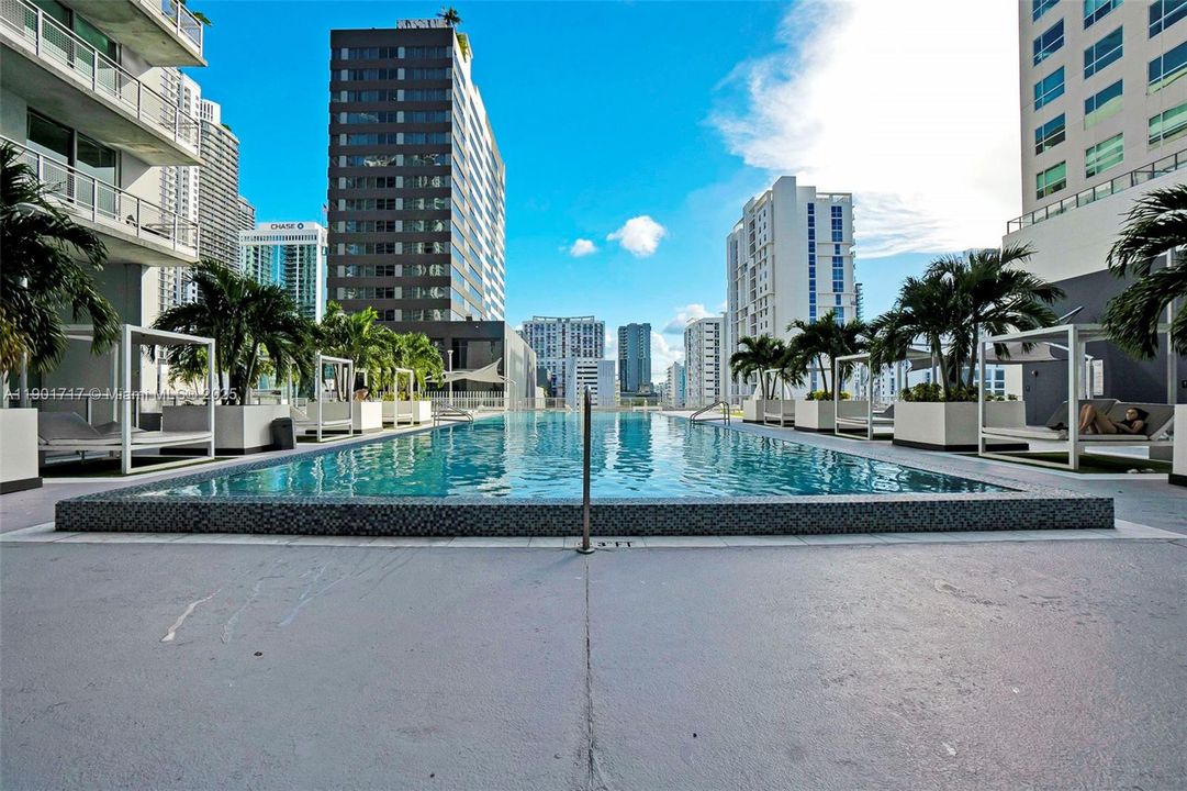 待售: $349,999 (0 贝兹, 1 浴室, 638 平方英尺)