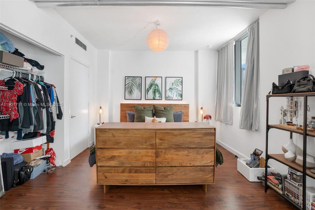 待售: $349,999 (0 贝兹, 1 浴室, 638 平方英尺)