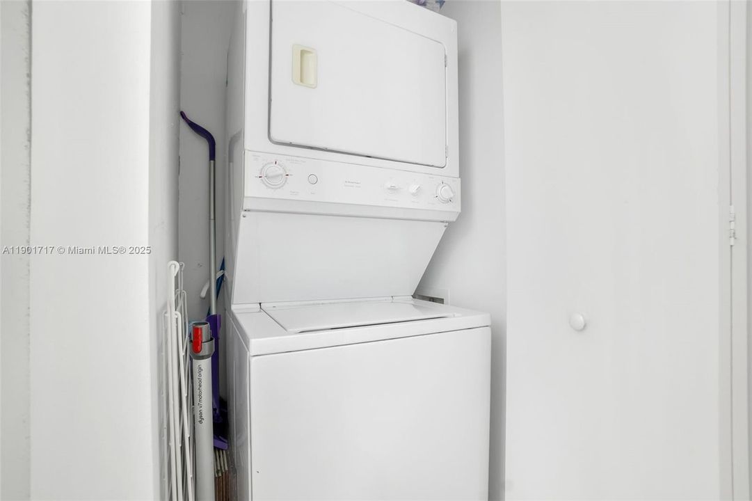 待售: $349,999 (0 贝兹, 1 浴室, 638 平方英尺)