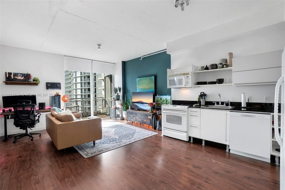 待售: $349,999 (0 贝兹, 1 浴室, 638 平方英尺)