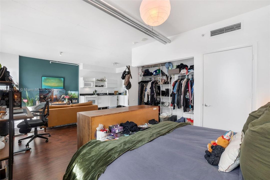 待售: $349,999 (0 贝兹, 1 浴室, 638 平方英尺)