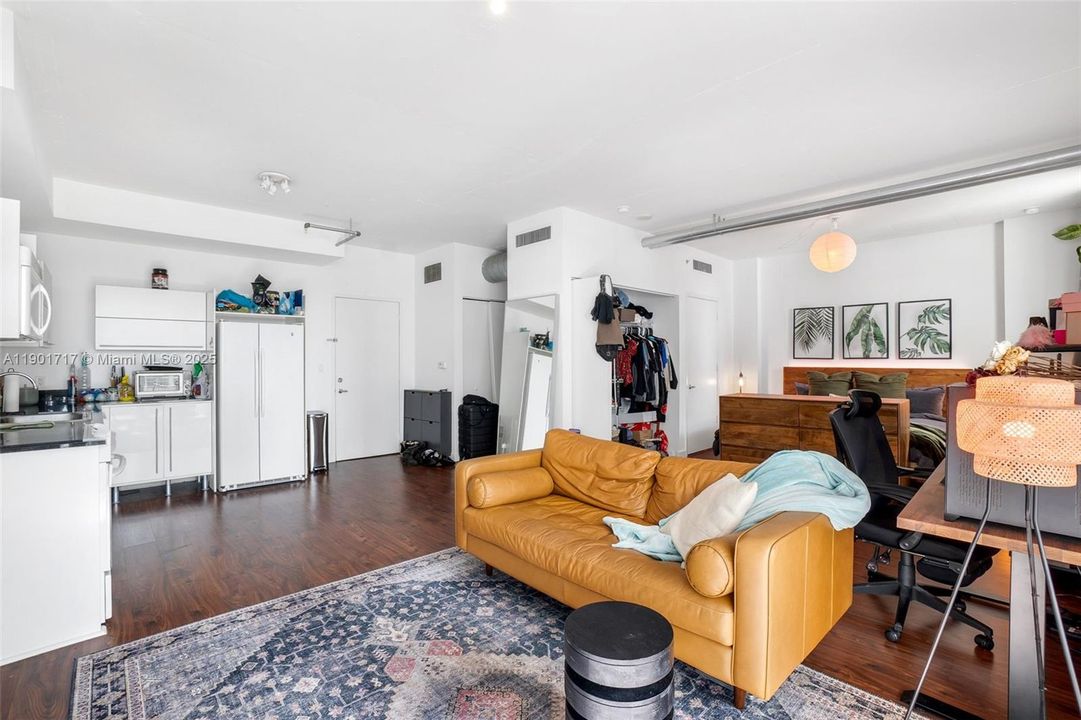 待售: $349,999 (0 贝兹, 1 浴室, 638 平方英尺)