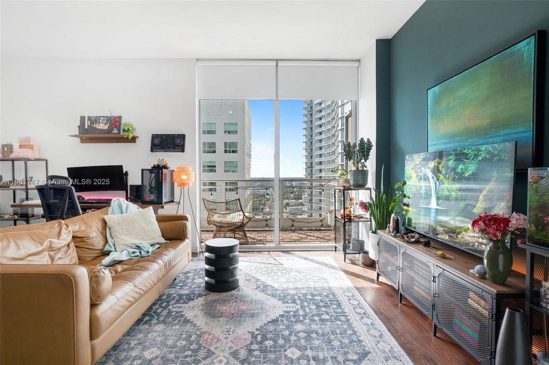 待售: $349,999 (0 贝兹, 1 浴室, 638 平方英尺)