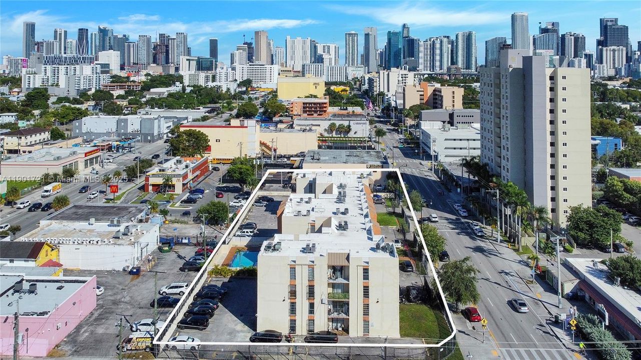 На продажу: $137,750 (1 спален, 1 ванн, 707 Квадратных фут)