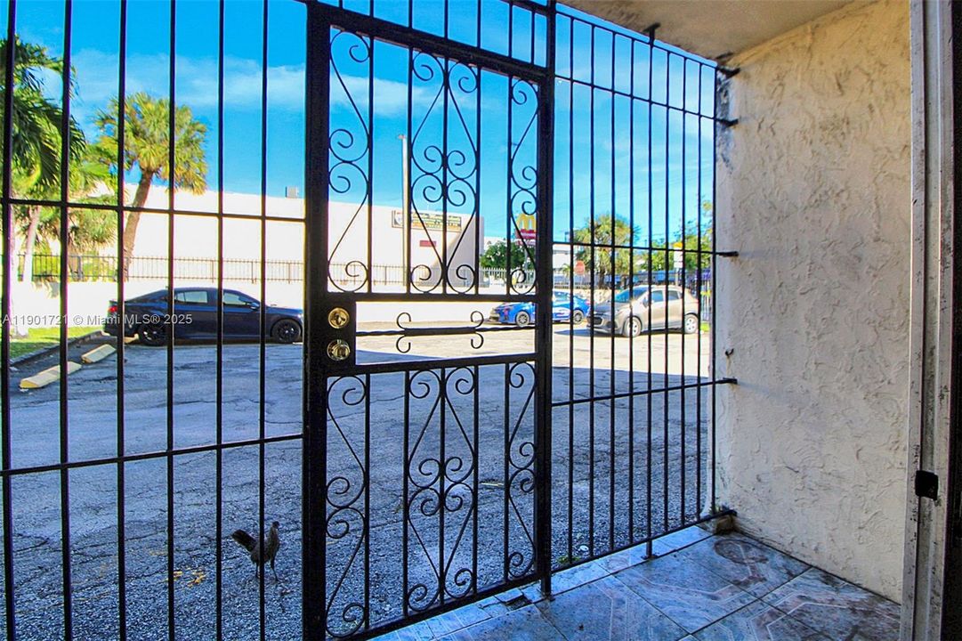 На продажу: $137,750 (1 спален, 1 ванн, 707 Квадратных фут)