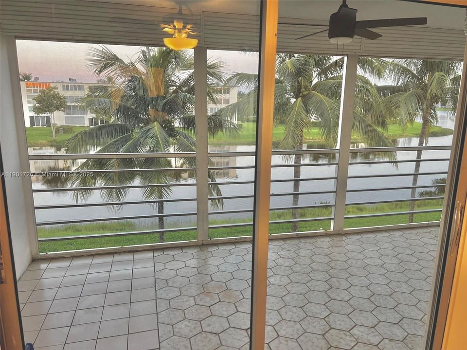 En Venta: $249,000 (2 camas, 2 baños, 1008 Pies cuadrados)