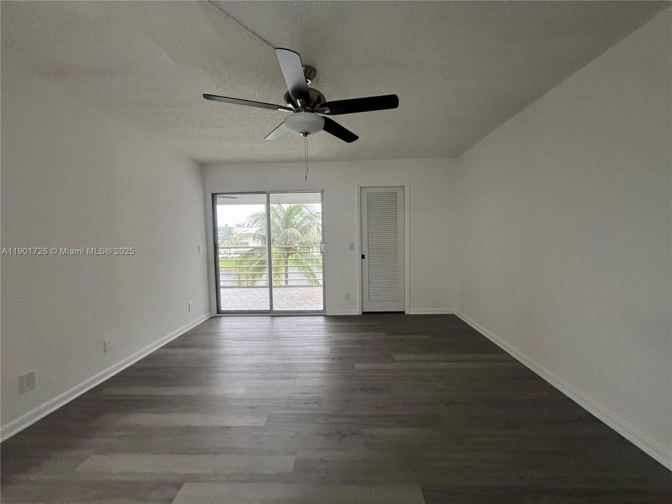 En Venta: $249,000 (2 camas, 2 baños, 1008 Pies cuadrados)