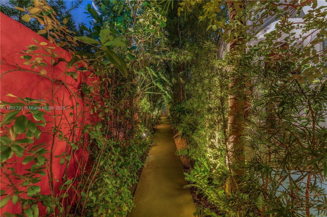 For Rent: $8,000 (2 beds, 2 baths, 922 Square Feet)