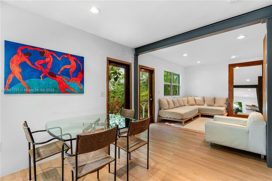 For Rent: $8,000 (2 beds, 2 baths, 922 Square Feet)