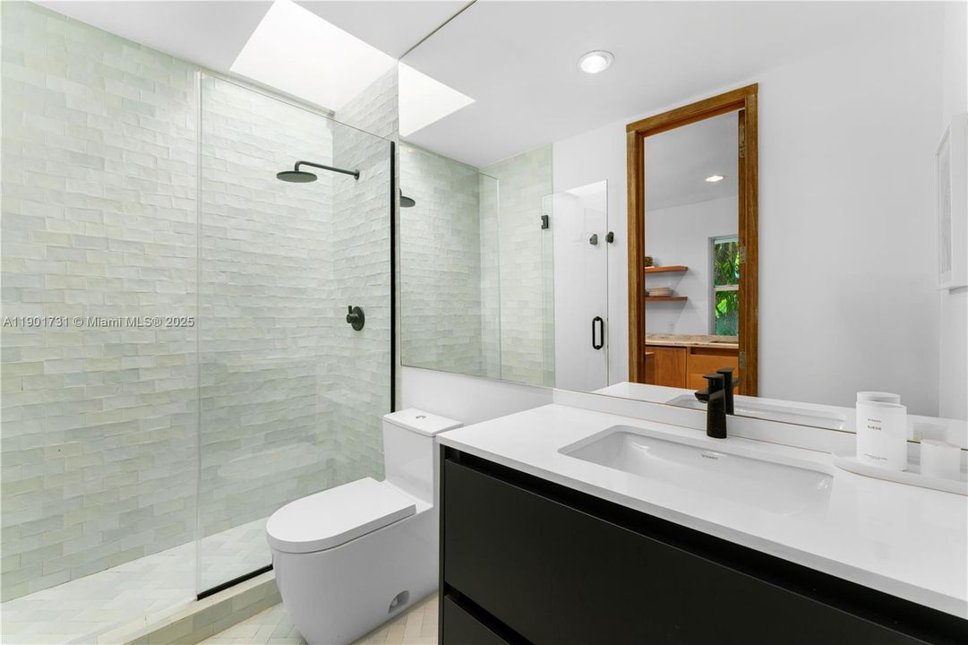 For Rent: $8,000 (2 beds, 2 baths, 922 Square Feet)