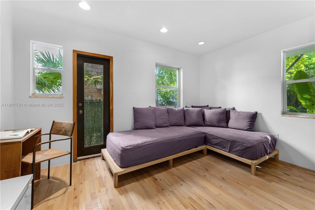 For Rent: $8,000 (2 beds, 2 baths, 922 Square Feet)