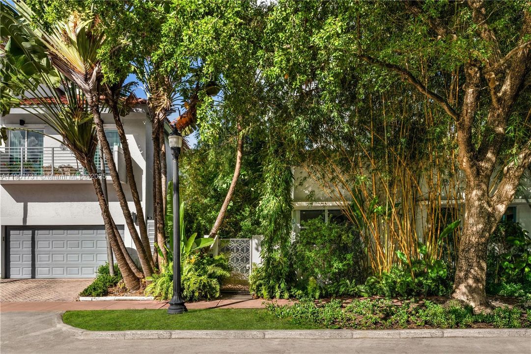 For Rent: $8,000 (2 beds, 2 baths, 922 Square Feet)